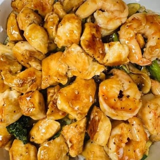 D. Hibachi Chicken & Shrimp / D. 铁板鸡虾