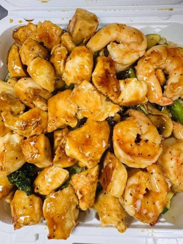 D. Hibachi Chicken & Shrimp / D. 铁板鸡虾.