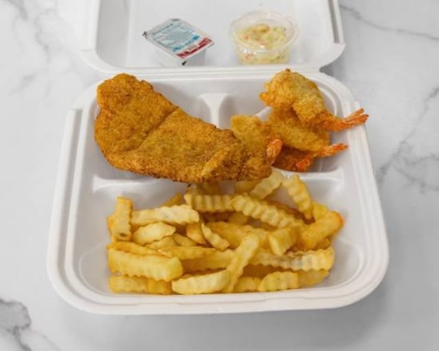 1 Pc Fish & 5 Pcs Shrimp Dinner / 鱼(1 Pc) 跟虾(5 Pcs)晚餐.