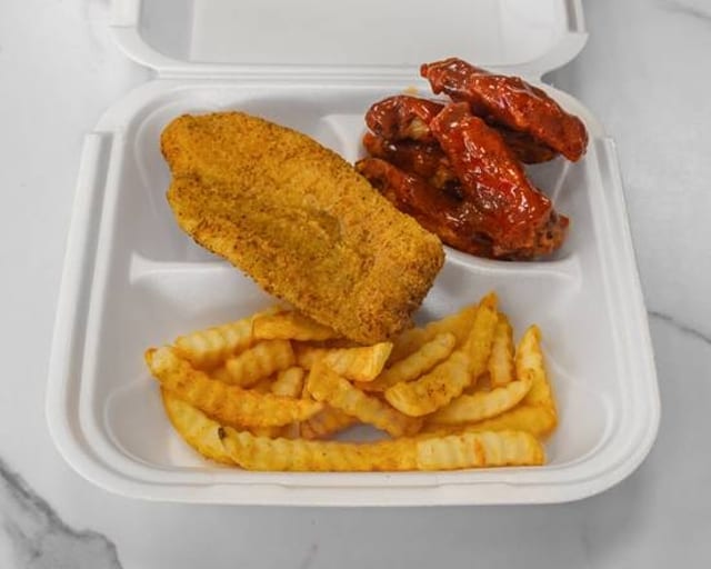 1 Pc Fish & 5 Pcs Wing Dinner / 鱼(1 Pc) 跟鸡翅(5 Pcs)晚餐.