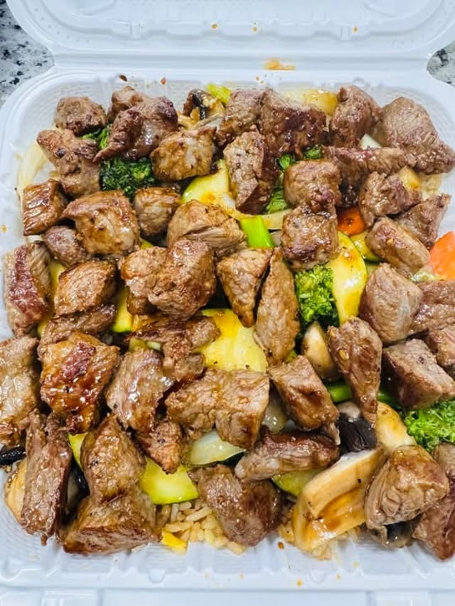 L. Hibachi Steak / L. 铁板牛.
